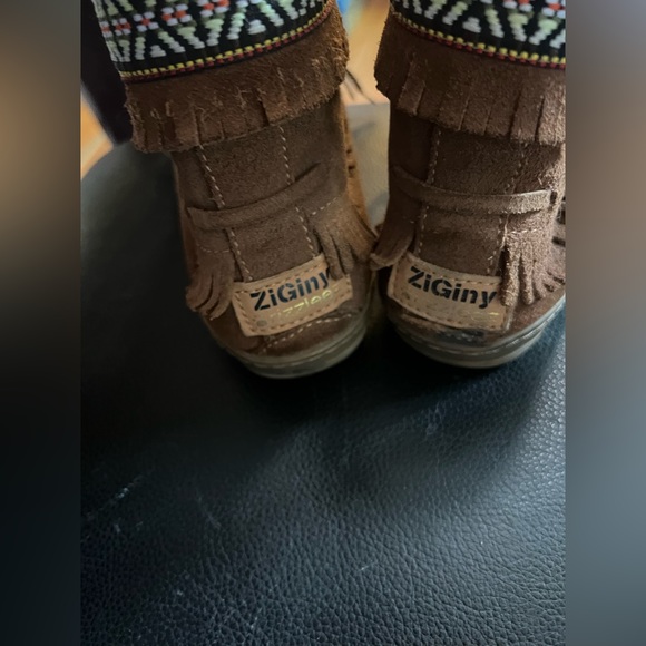 Moccasin - Picture 3 of 5